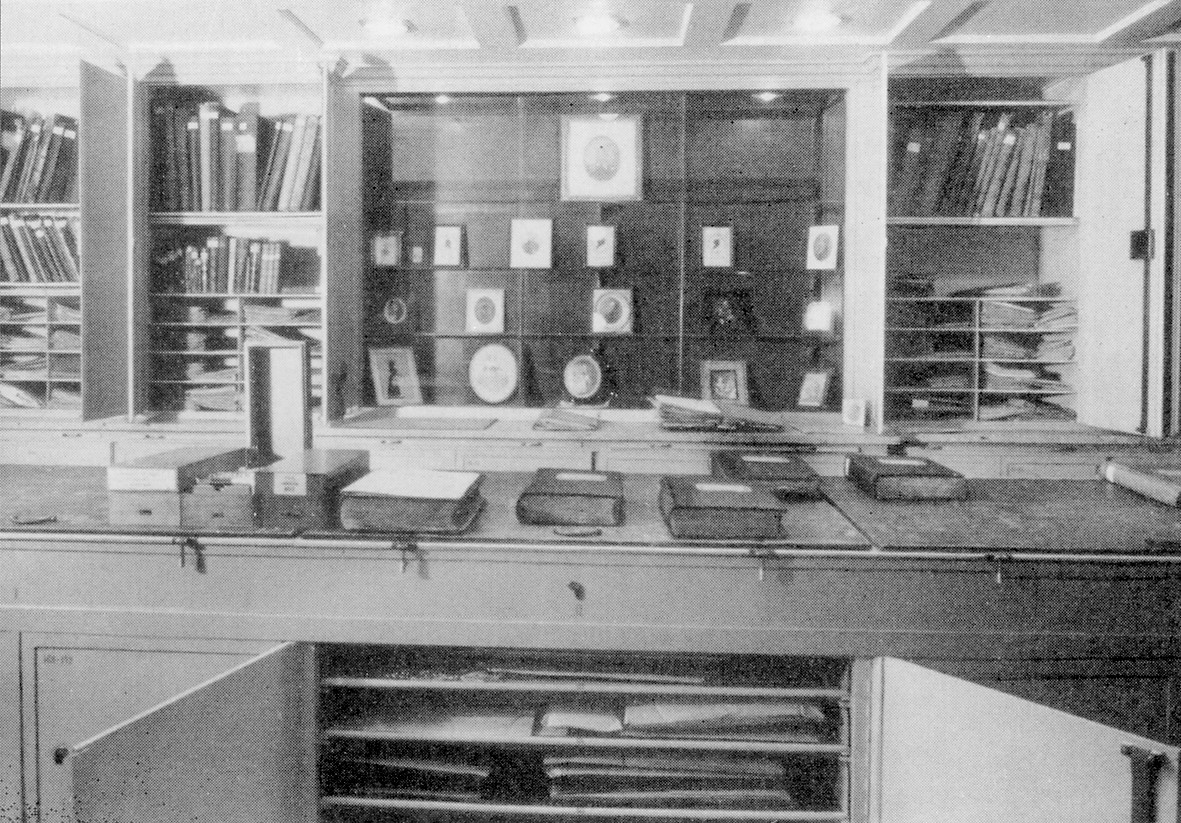 Die Stahlkammer in der Villa Hügel, ein erster Archiv-Zweckraum, um 1915