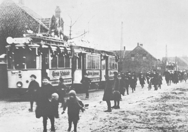 Ankunft des ersten Straßenbahnzuges in Kaarst am 7.2.1925